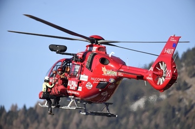 スビンダルが連勝、マイヤー転倒で病院へ アルペンスキーW杯
