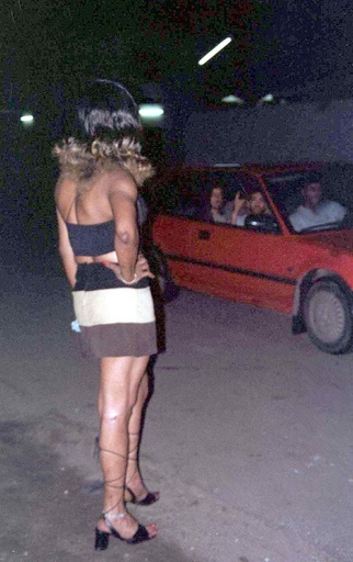 売春宿取り壊しで売春婦ら暴徒化、建物に放火 ナイジェリア