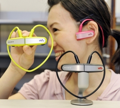 ウォークマン、iPod抜き8月販売トップに