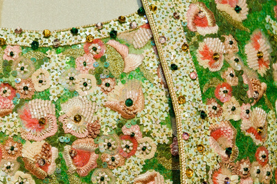 トラボルタと踊ったドレスも、故ダイアナ元妃愛用のドレス競売へ