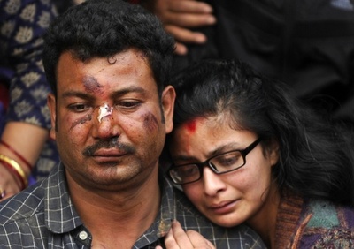 ネパール地震の死者、2500人超に 余震でパニックも