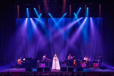 中村 中の20周年記念コンサート、ゲストの一青窈、根本 要とともに、感動と愛に包まれる。