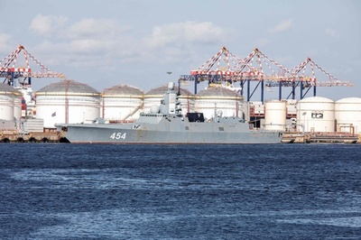 ロシアのフリゲート艦、南ア入港 中国と3か国で合同演習実施へ