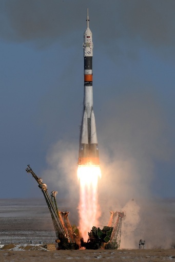 ソユーズ打ち上げ成功、金井さんら宇宙へ