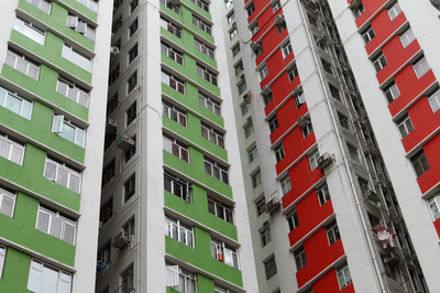 不動産価格高騰の香港、幽霊屋敷に群がる投資家たち