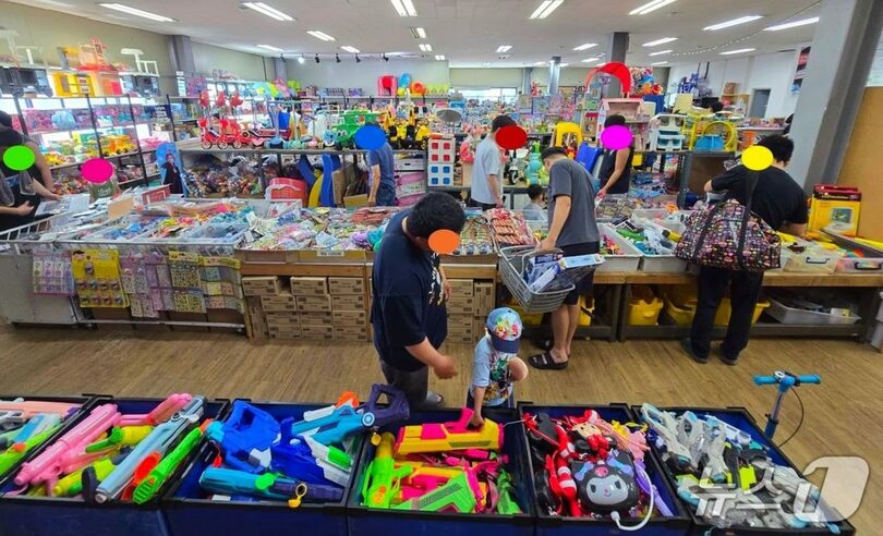 7月26日午前、京畿道高陽市にあるTRUの事務所で開かれたバザー(c)news1