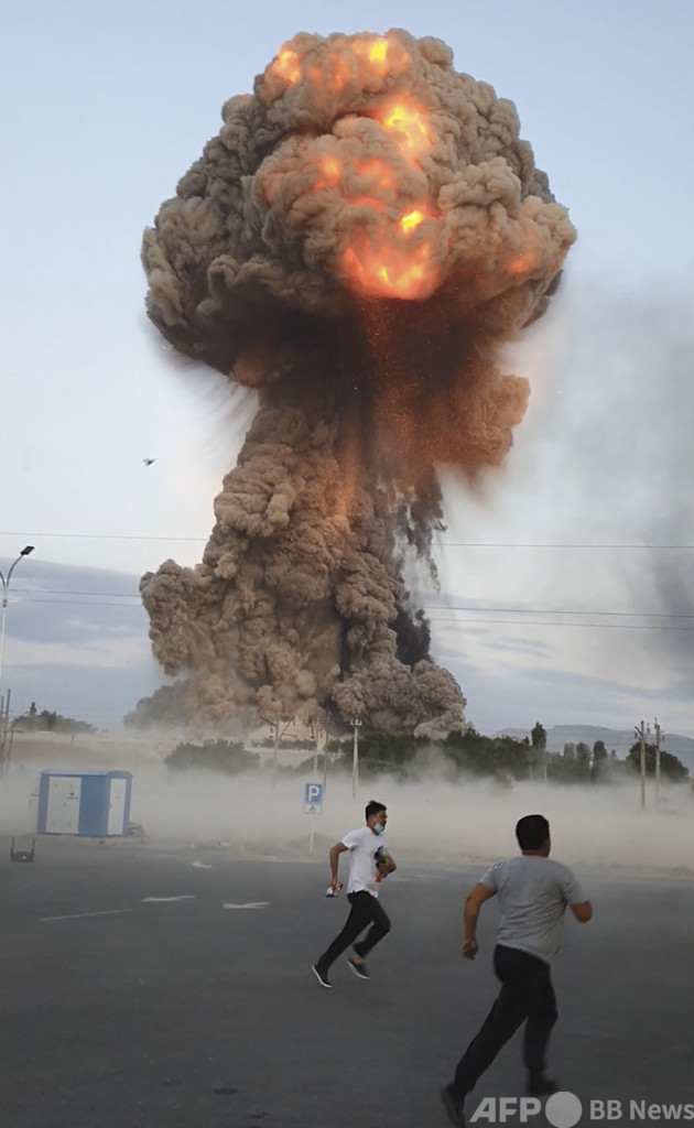 軍の倉庫で大きな爆発、13人死亡 カザフスタン