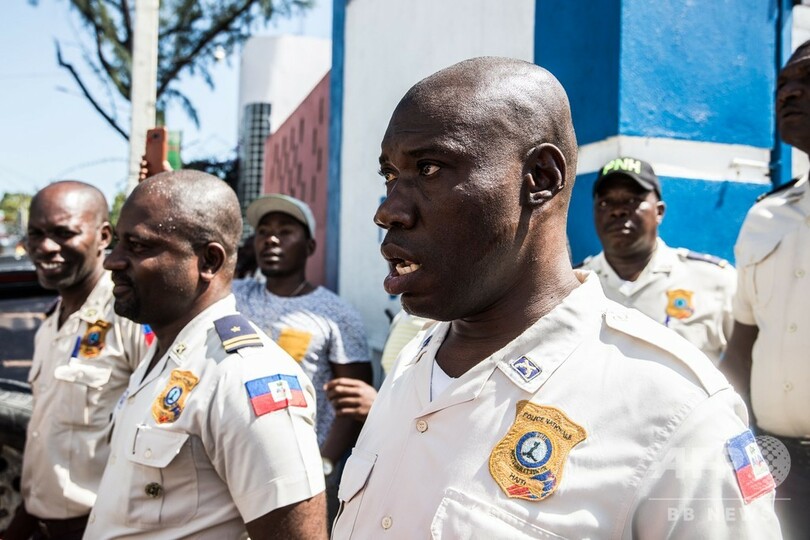 ハイチ首都、警官賃上げデモと反政府デモ 2人死亡