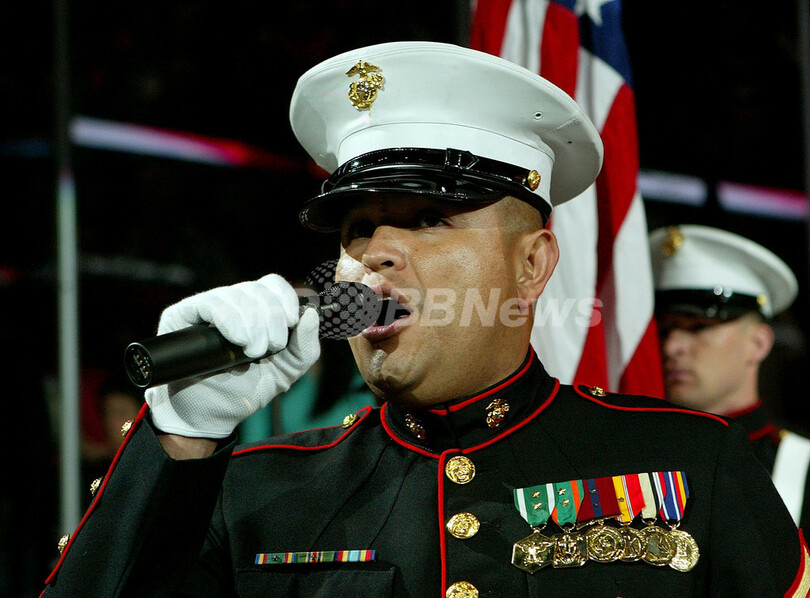 スタンレー杯 第5戦を前に米国海兵隊二等軍曹が国歌独唱 写真3枚 国際ニュース Afpbb News