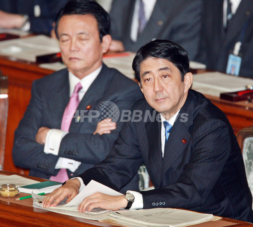 「女性は産む機械」発言の柳沢厚労相、安倍首相が厳重注意