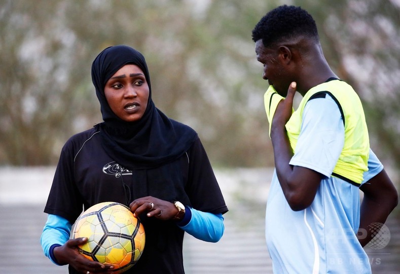 最愛のサッカーを仕事に 男子チーム率いるfifa公認女性監督 スーダン 写真12枚 国際ニュース Afpbb News