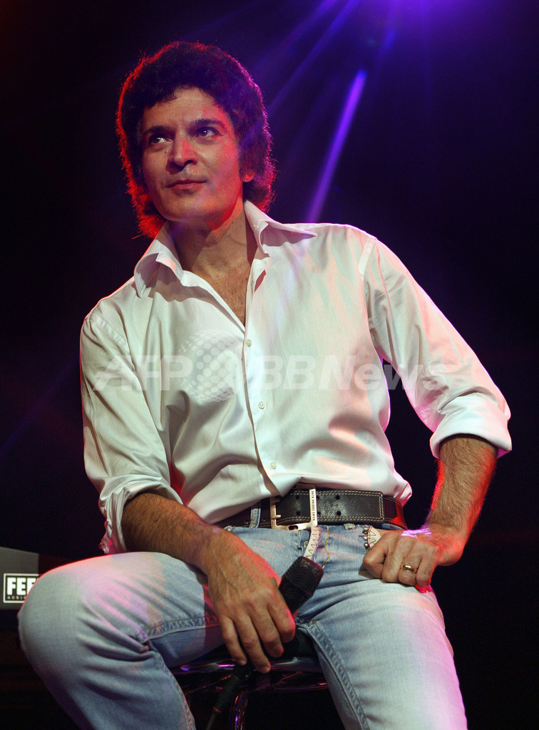 ジノ・ヴァネリ 「ノース・シー・ジャズ・フェスティバル」2日目に登場 写真1枚 国際ニュース:AFPBB News