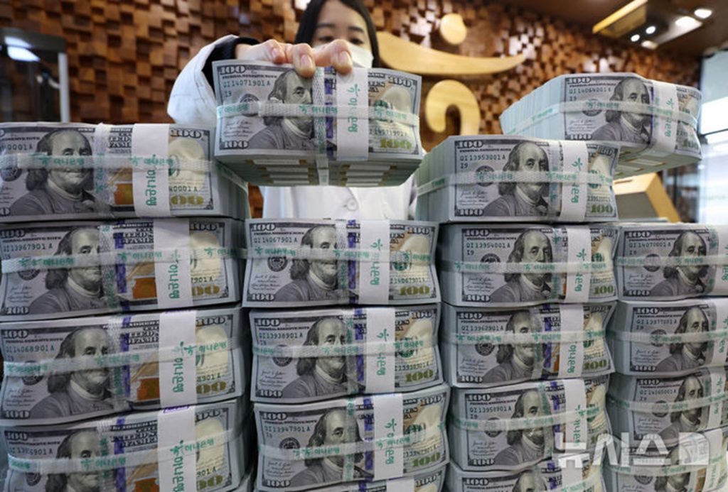 韓国の外貨準備高4220億ドル…57億ドル増加、世界10位維持 写真枚 国際