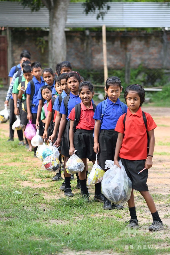 授業料は「プラごみ」で、インドの学校が画期的取り組み