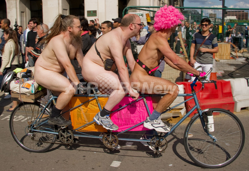 裸のサイクリング集団 が世界各地に出没 環境保護訴える 写真13枚 国際ニュース Afpbb News