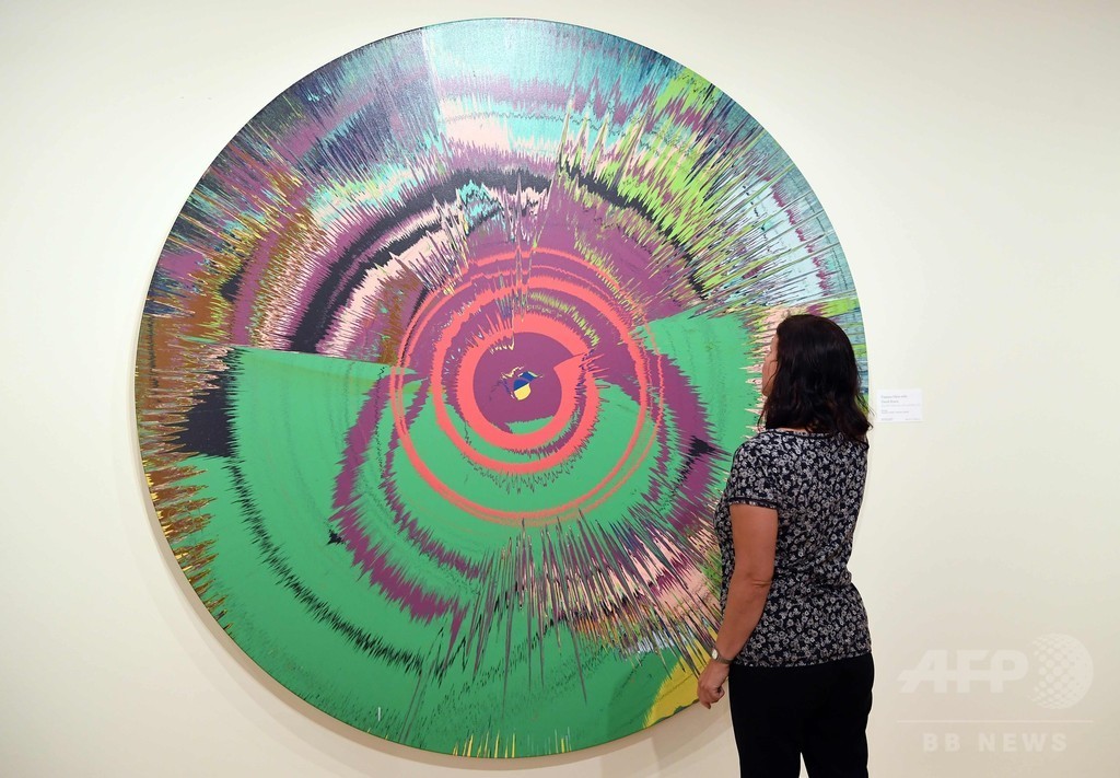 ボウイさんの所蔵作品400点が一堂に NY、競売前にお披露目