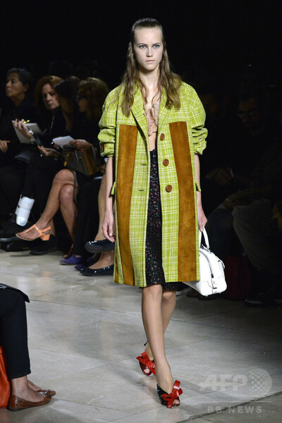 映画『フィメール・トラブル』をテーマに、「ミュウミュウ」15年春夏