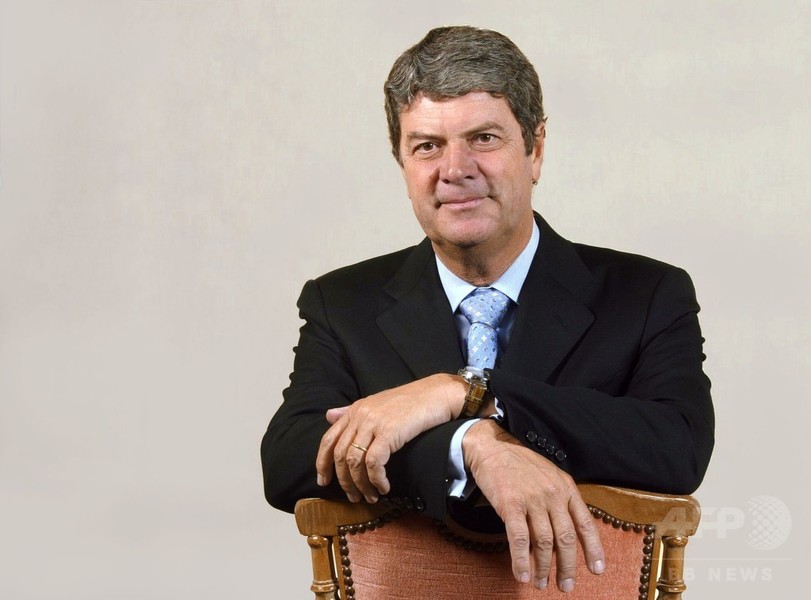 ルイ・ヴィトン」の元会長兼CEO、イヴ・カルセル氏死去 写真1枚