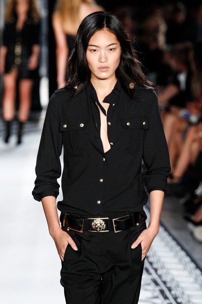 アンソニー・バカレロとコラボ、「ヴェルサス ヴェルサーチ」15年春夏