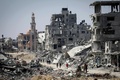 イスラエルによる攻撃で破壊されたパレスチナ自治区ガザ地区南部ハンユニス（2024年4月16日撮影）。(c)AFP