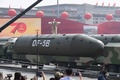 中国の首都北京の天安門広場で行われた軍事パレードで披露された弾道ミサイル「東風5B」（2019年10月1日撮影、資料写真）。(c)GREG BAKER / AFP