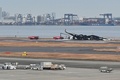 海上保安庁の航空機と衝突した日本航空（JAL）の旅客機。東京国際（羽田）空港で（2024年1月3日撮影）。(c)Richard A. Brooks / AFP