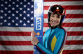 2014年ソチ冬季五輪に向けて行われた米オリンピック委員会（US Olympic Committee、USOC）のポートレート撮影会で、ポーズを取るスキージャンプ女子のサラ・ヘンドリクソン（Sarah Hendrickson、2013年4月23日撮影）。(c)AFP/Getty Images/Harry How