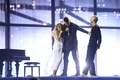 デンマークのコペンハーゲン（Copenhagen）で開かれた欧州国別対抗歌謡祭「ユーロビジョン・ソング・コンテスト（Eurovision Song Contest）」の決勝大会で歌う、ハンガリー代表のアンドラーシュ・カーライソーンダース（Andras Kallay-Saunders、2014年5月10日撮影）。(c)AFP/JONATHAN NACKSTRAND