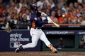 22MLB、ア・リーグ優勝決定シリーズ（7回戦制）、ヒューストン・アストロズ対ニューヨーク・ヤンキース。3回に3点本塁打を放つヒューストン・アストロズのアレックス・ブレグマン（2022年10月20日撮影）。(c)Tom Pennington/Getty Images/AFP