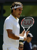 テニス、ウィンブルドン選手権（%%The Championships Wimbledon 2009%%）男子シングルス準決勝。大会第2シードのロジャー・フェデラー（%%Roger Federer%%、スイス）は、大会第24シードのトミー・ハース（%%Tommy Haas%%、ドイツ）と対戦。フェデラーは7-6、7-5、6-3のストレートでハースを退け、グランドスラム（4大大会）では通算20度目、ウィンブルドンでは7年連続となる決勝進出を果たした。写真は雄叫びを上げるロジャー・フェデラー。（2009年7月3日撮影）(c)AFP/ADRIAN DENNIS