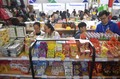 日本製の食品を買い求める来場者（2019年8月24日撮影）。(c)Xinhua News