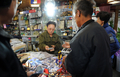 韓国ソウル（Seoul）北部で商店を営む、北朝鮮の故金正日（キム・ジョンイル、Kim Jong-Il）総書記のそっくりさんの金永植（キム・ヨンシク、Kim Young-Sik）さん（2011年12月26日撮影）。(c)AFP/Prakash SINGH

&lt;a href=&quot;http://www.afpbb.com/article/life-culture/life/2847973/8238368&quot;&gt;&lt;b&gt;この記事の本文を読む&lt;/b&gt;&lt;/a&gt;
