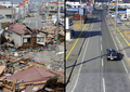 東日本大震災の被災地の震災直後の様子と、2012年1月の様子。

写真左は岩手県大船渡市の津波被災地（2011年3月14日撮影）。写真右は現在の様子（2012年1月15日撮影）。(c)AFP/TOSHIFUMI KITAMURA/TORU YAMANAKA