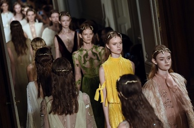 「ヴァレンティノ」16年春夏オートクチュール