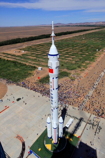 打ち上げ準備が進む中国の宇宙船「神舟9号」