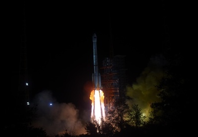 中国の無人探査機「嫦娥4号」 月の裏側に着陸、探査車を分離