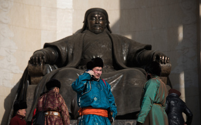 チンギスハンの肖像画を踏みつけた男、憎悪扇動で懲役1年 中国