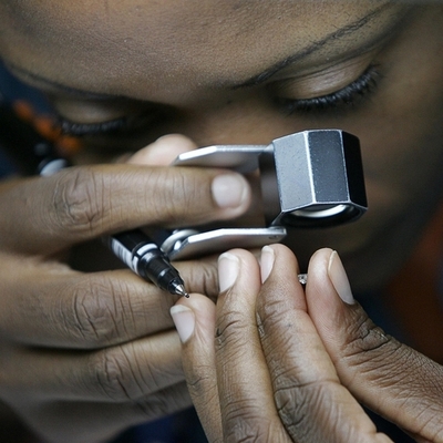 ボツワナのダイヤモンド最大手、2鉱山を年内停止へ