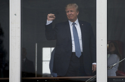 トランプ氏の支持率、さらに低下 ツイッターで再びメディア批判