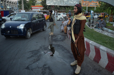 タリバン、拉致容疑者の遺体つるし「見せしめ」に