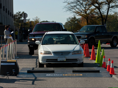 車の運動エネルギー活用する発電システム開発、米企業