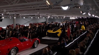 「ラルフ ローレン」自宅ガレージでショーを開催