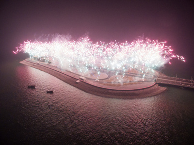 港珠澳大橋で点灯式　香港─珠海─マカオ結ぶ