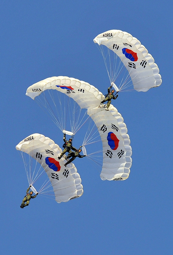 韓国軍創立60周年記念日に向けリハーサル