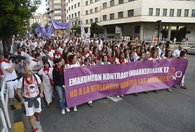 スペイン「牛追い祭り」の陰で増える性暴力、17年は11人逮捕