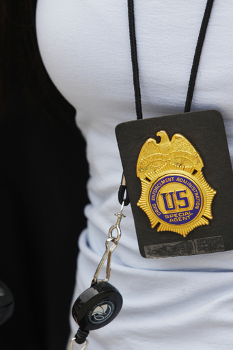 米捜査官、実在女性の偽SNSページ作成で訴訟に