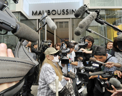 「モーブッサン」ダイヤ5000個を無料配布、銀座に長蛇の列