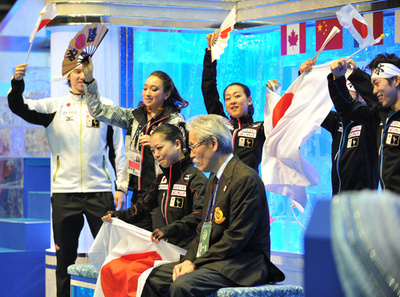 日本が首位発進、浅田は5位 世界フィギュアスケート国別対抗戦