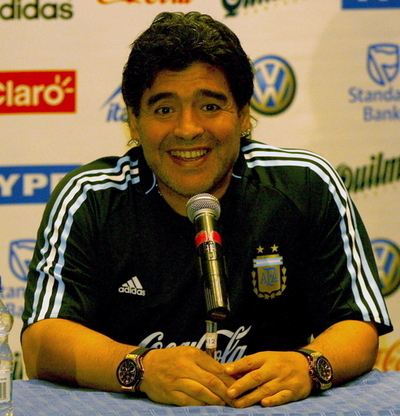 マラドーナ監督 高額契約を結ぶ