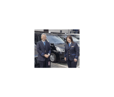 地元学生のデザインが、ついに街を走る 東宝タクシー、新制服お披露目会を開催します。